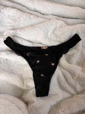 Black Floral Lace-Trim Panties